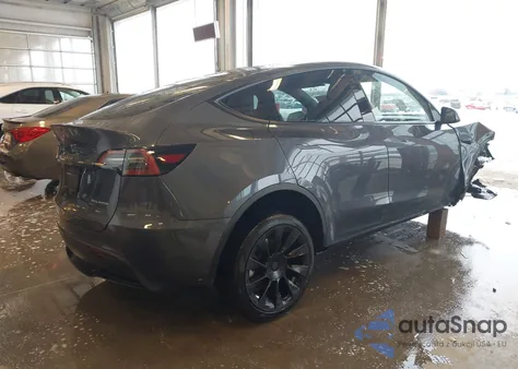 2022 Tesla Model Y Long Range Dual Motor All-Wheel Drive z USA, uszkodzony, nr VIN 7SAYGDEE6NA022703